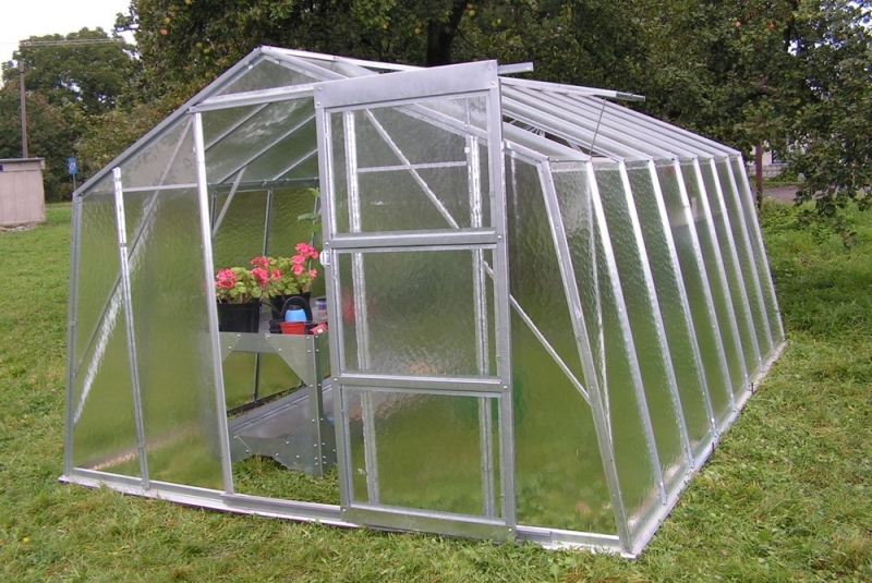 Univerzál Univerzál